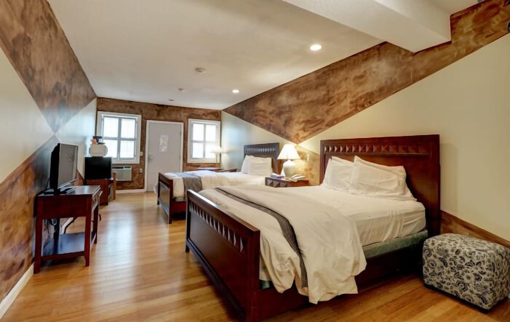Hamilton Village Inn - photo 10