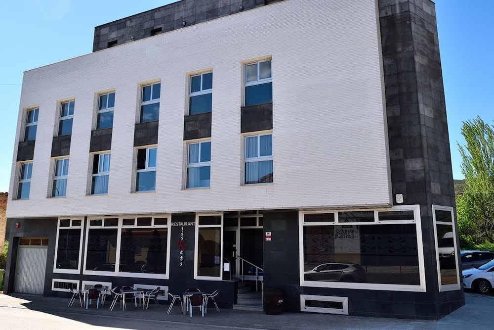 Siskets Hotel & Restaurante in Huesca, Spain