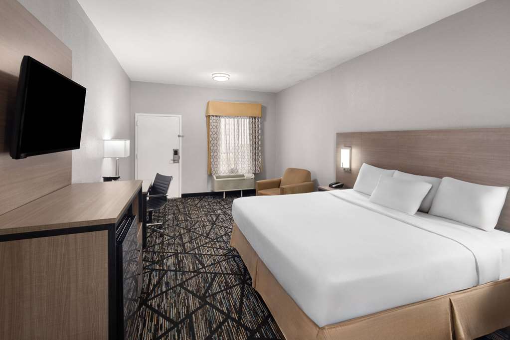 Baymont by Wyndham Mobile Tillmans Corner - photo 12