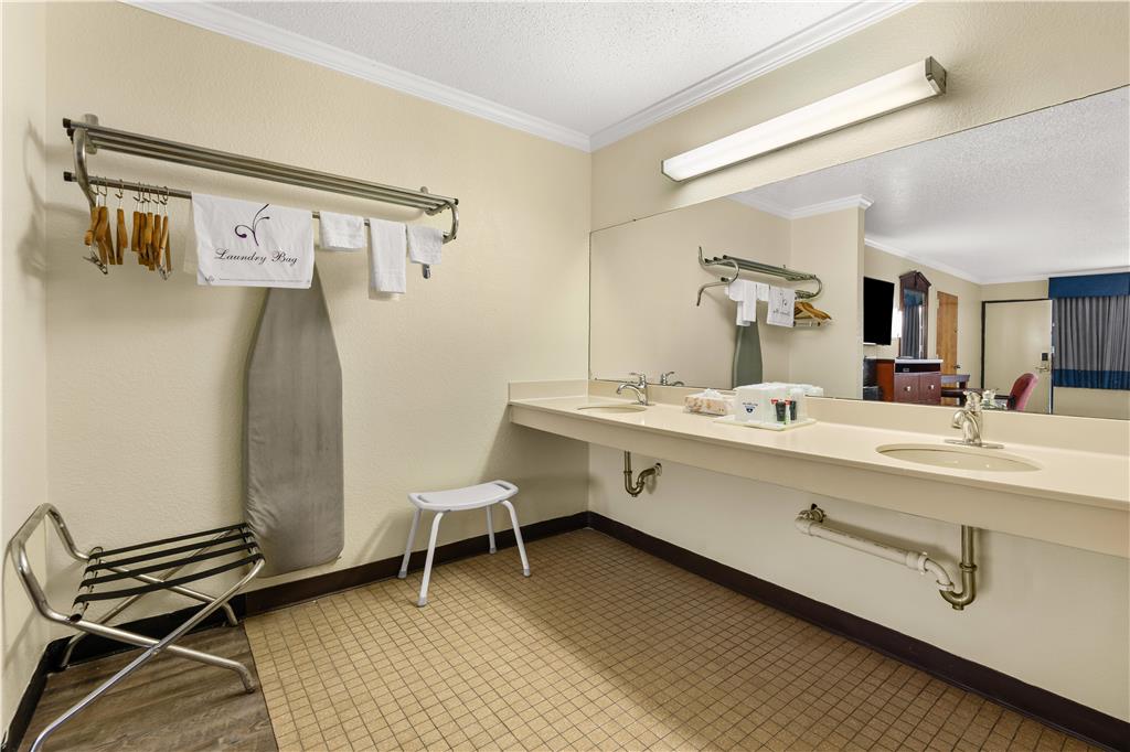 Americas Best Value Inn and Suites Aberdeen - photo 17