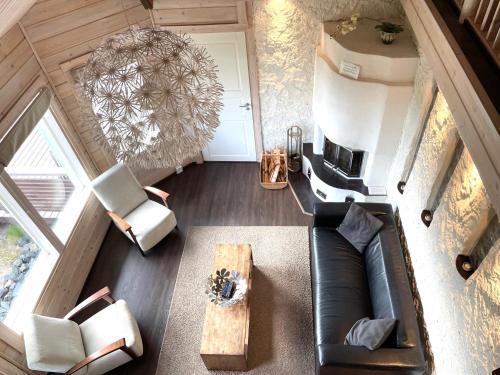 Hietavilla Borealis Hot tube Sauna Fireplace 11kW EV refuel Landscape view Silence Free WiFi in Kuusamo, Finland