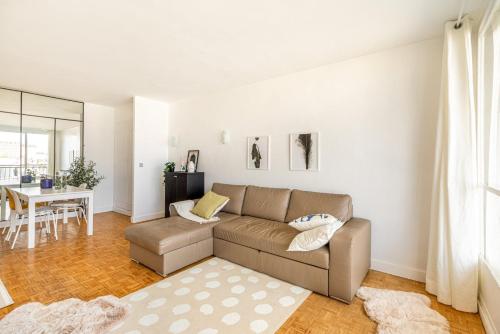 GuestReady Superb apt with Eiffel Tower views