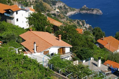 B&B Il Nespolo — 4-Star Luxury Hotel in Furore, Italy