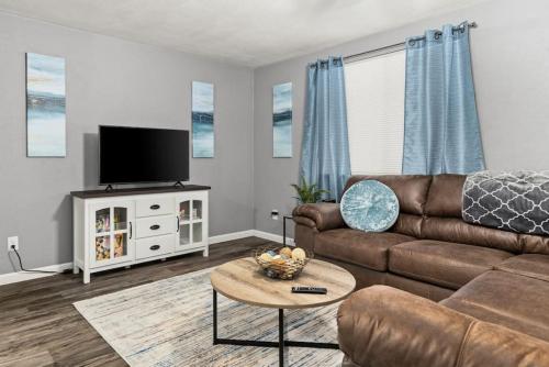 Peaceful 2BD 10 mins from DT Peoria — 4-Star Luxury Hotel in Peoria, United States