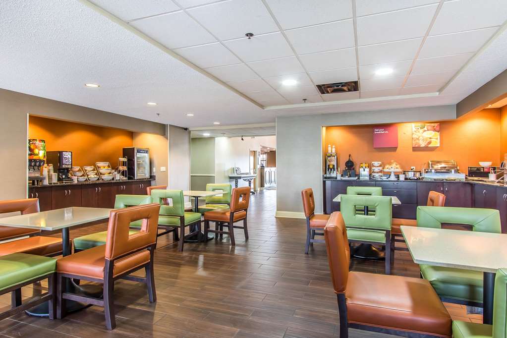 Comfort Suites Richmond - photo 32