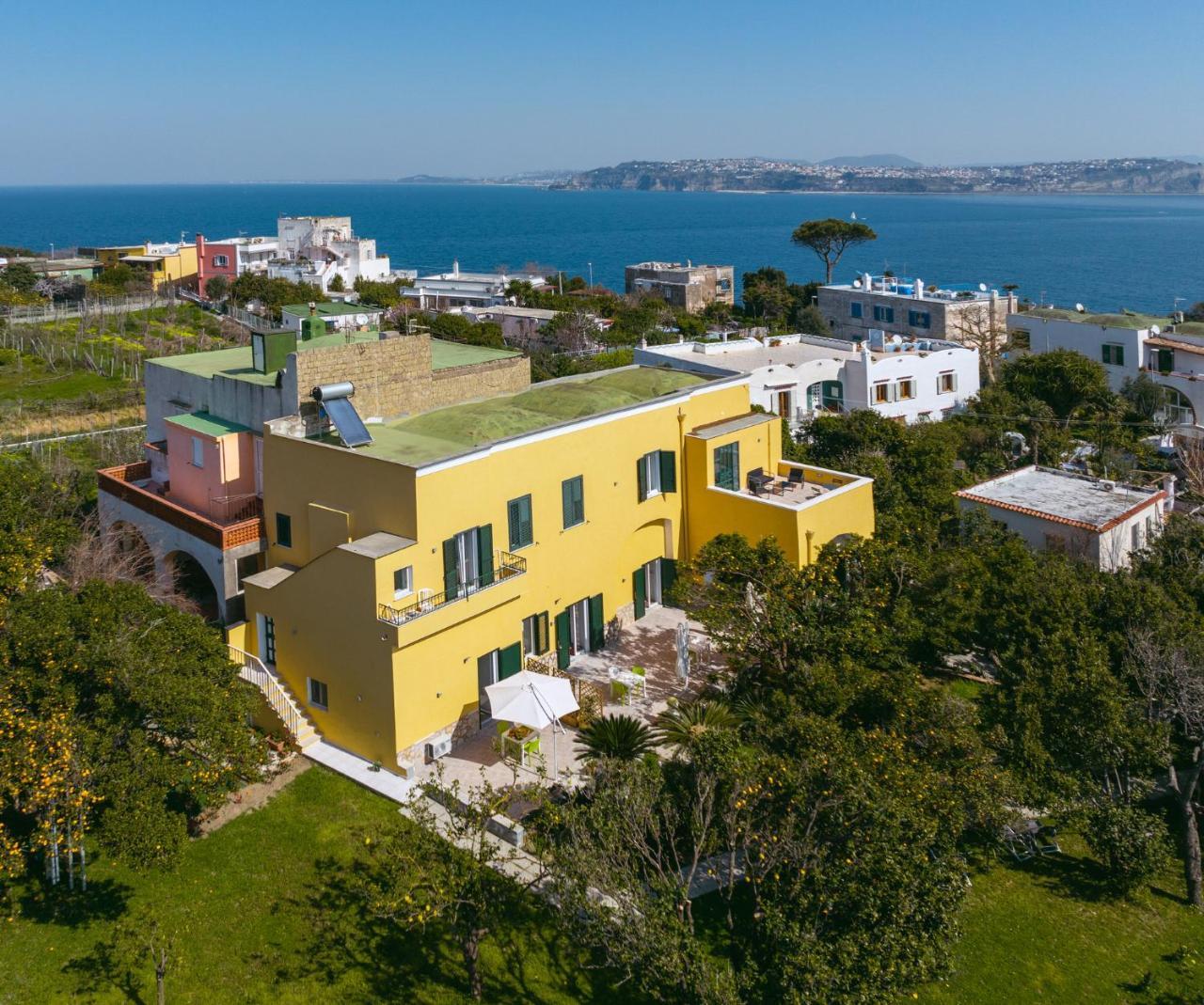 Villa Caterina B&B — 4-Star Luxury Hotel in Procida, Italy