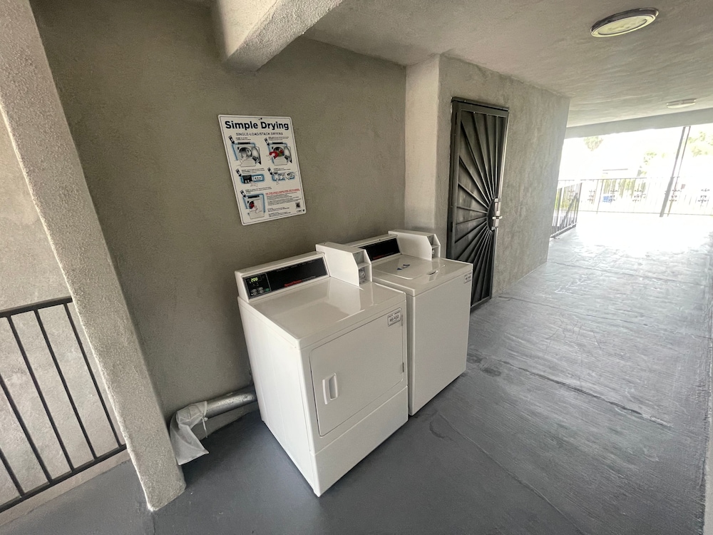 SimpleStay Suites Downtown San Bernardino - photo 21