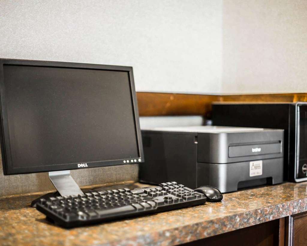 Clarion Inn & Suites at the Outlets of Lake George - photo 29