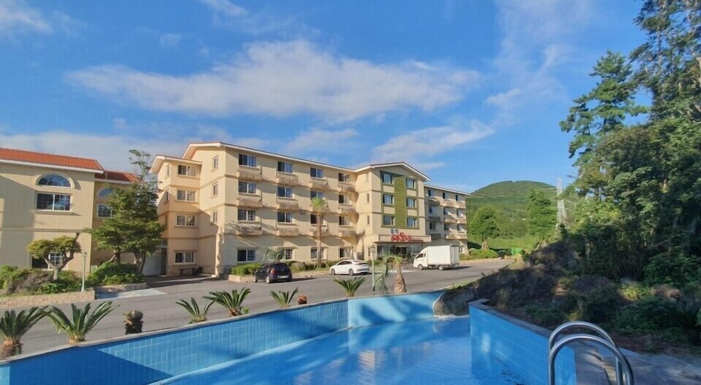 Chamonix Resort - carbon neutral hotel in Seogwipo
