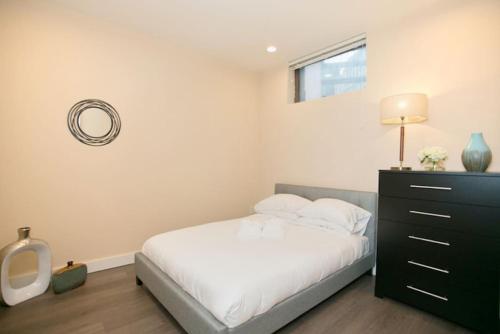 Newly Designed Loft Fast Wifi Pet Friendly — 4-Star Luxury Hotel in Boston, United States