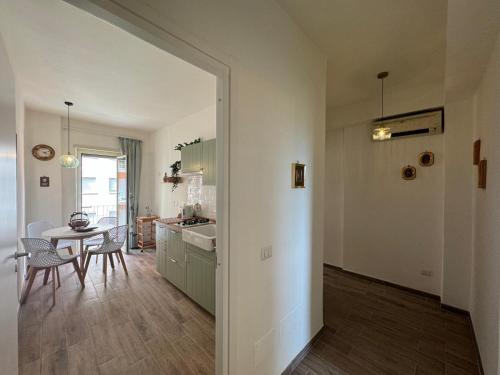 Apt with balcony in Roman Quiet — 4-Star Luxury Hotel in Rome, Italy