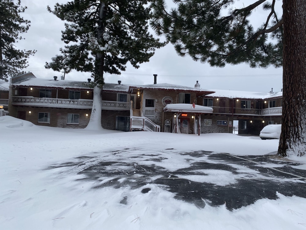 Crown Motel and Family Resort - photo 109