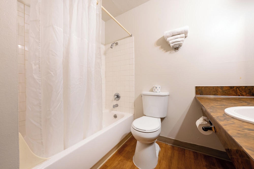 Best Value Inn by OYO Portland OR South East - photo 18