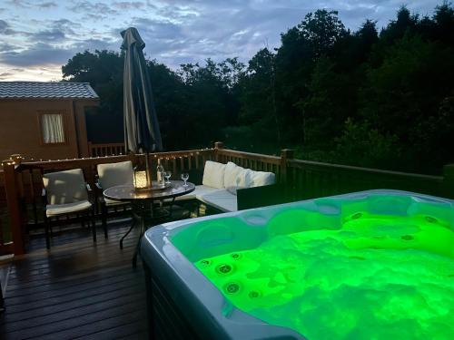Carre Retreat with private hot tub — hotel in Felton