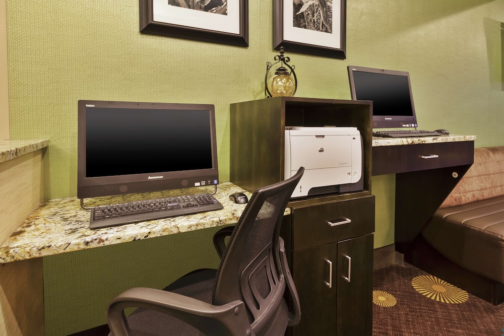 Hampton Inn Clinton - photo 29