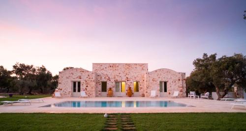 Kukuzes - carbon neutral hotel in Unknown City