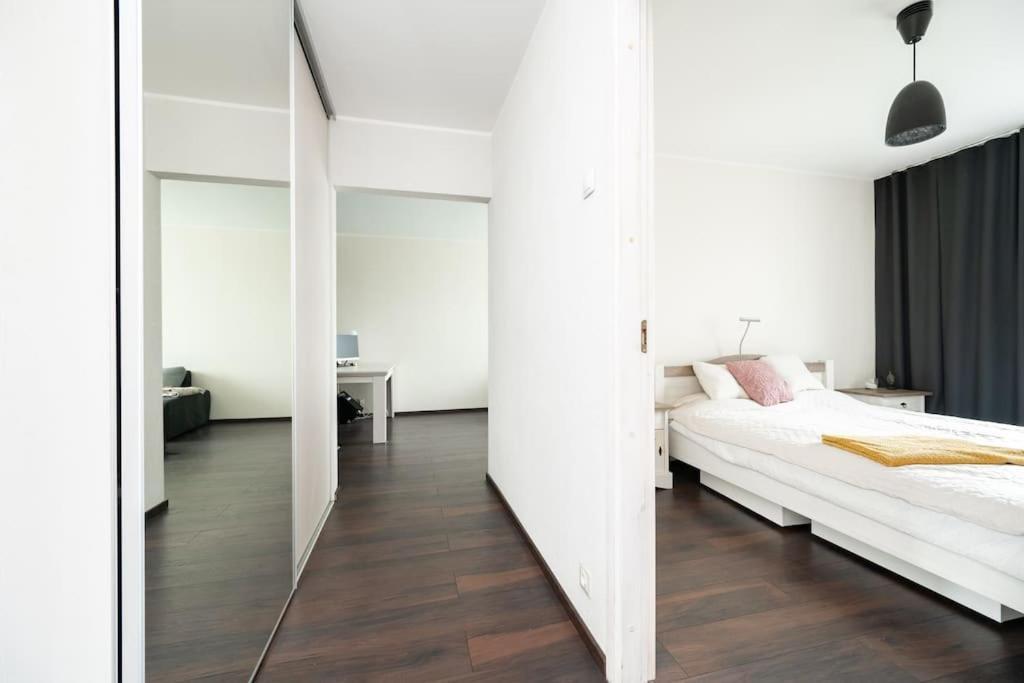 Convenient Stay Close To Airport And Old Town