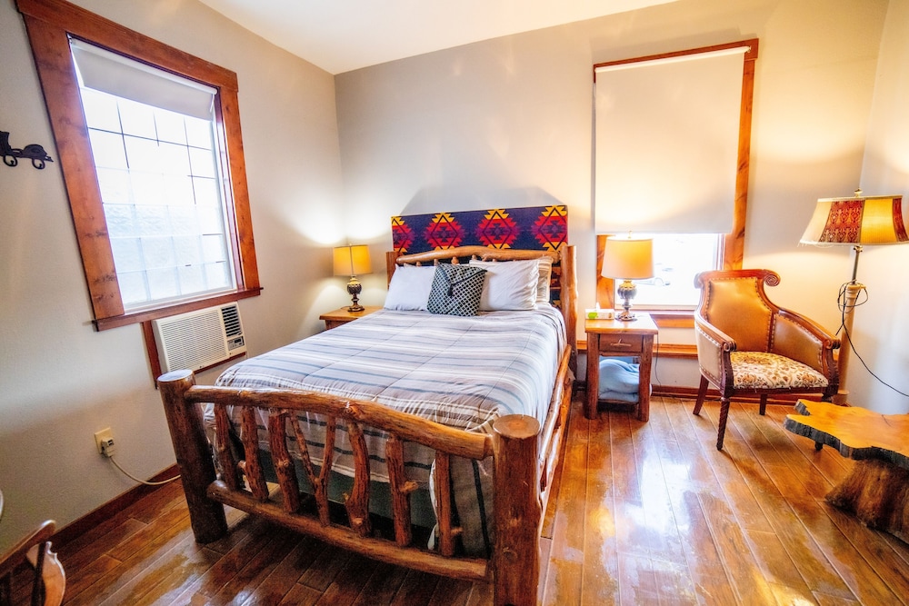 Oaak Tree Hotel - photo 127