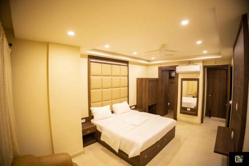 King's Crown Hotel — hotel in Hugli