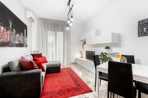 Stayeasy Staro5 5 Minutes To Udine Green Subway — 4-Star Luxury Hotel in Milan, Italy