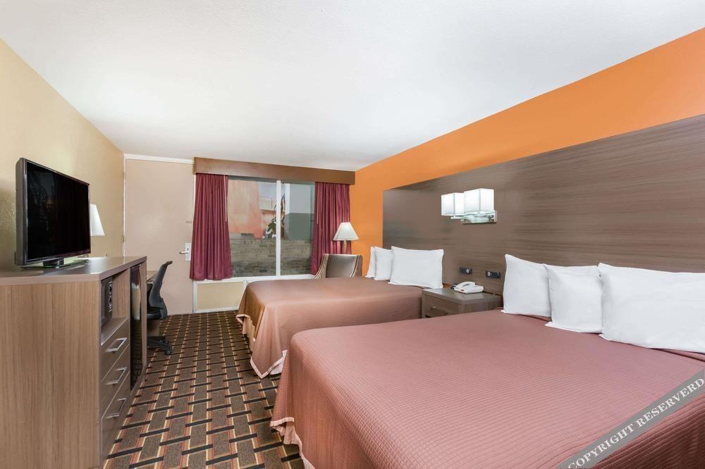 Howard Johnson by Wyndham Conway - photo 6