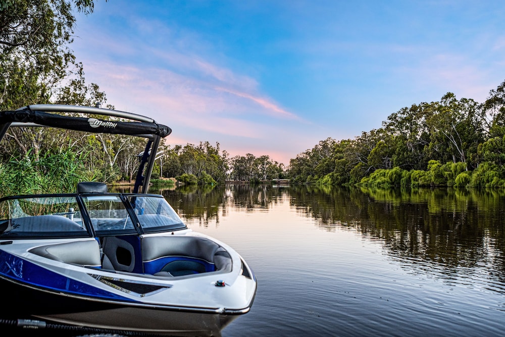 Goolwa Spa & River Retreat - carbon neutral hotel in Echuca