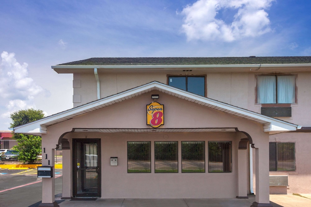Super 8 by Wyndham Sherman — hotel in Sherman
