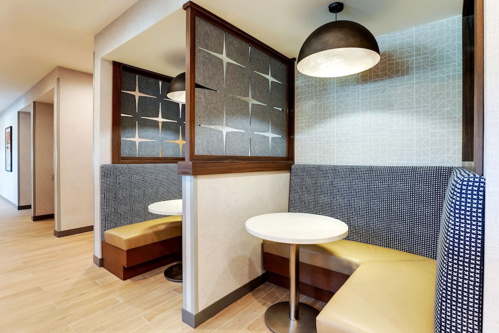 Hampton Inn & Suites Weatherford - photo 98