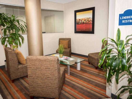 Ramada St. Louis Airport - photo 11