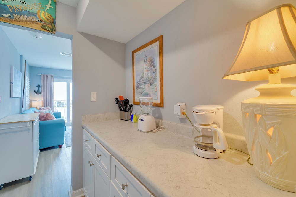 Resort Perks: Gulf Shores Beach inspired Condo - photo 9