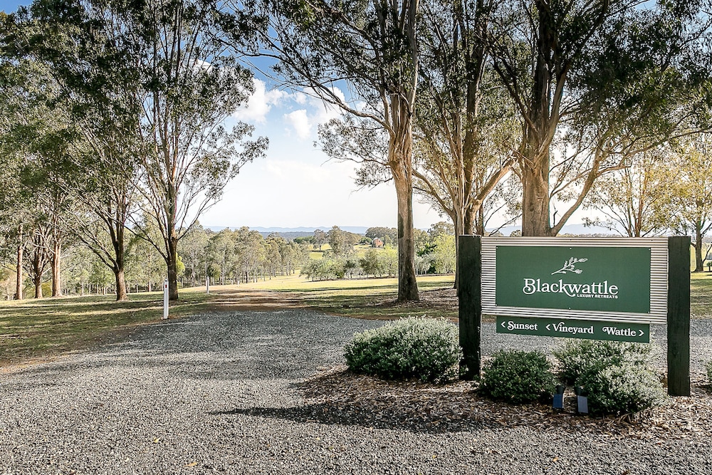Blackwattle Luxury Retreats — 4-Star Luxury Hotel in Cessnock, Australia