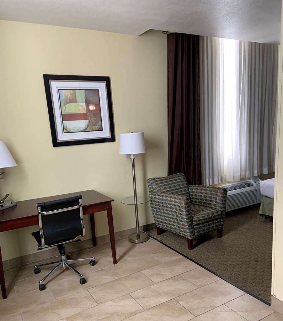 Best Western Airport Inn & Suites Cleveland - photo 12