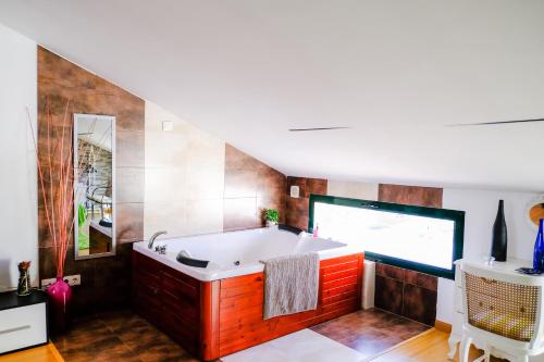 Atico Romántico — 4-Star Luxury Hotel in Barraco, Spain