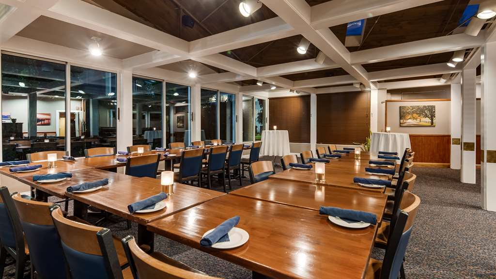 Best Western Plus Windjammer Inn & Conference Center - photo 8