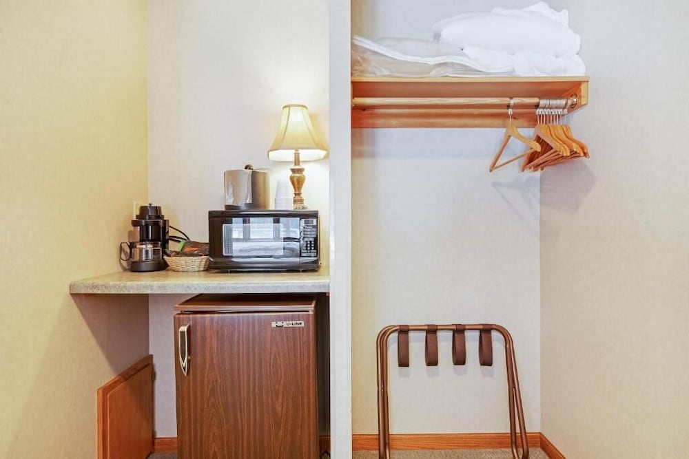 Chanticleer Inn - photo 31