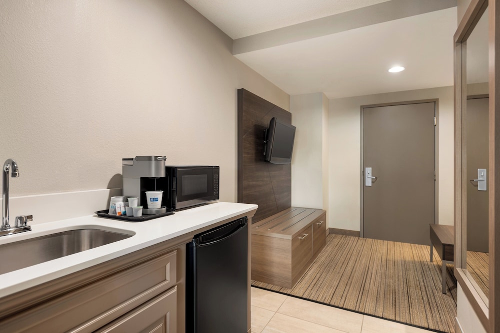 Holiday Inn Express Hotel & Suites Fredericksburg by IHG - photo 20