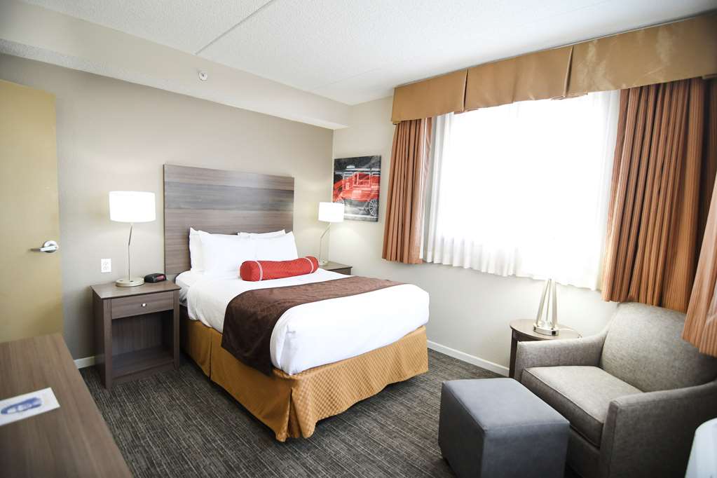 Best Western Plus Sandusky Hotel & Suites - photo 12