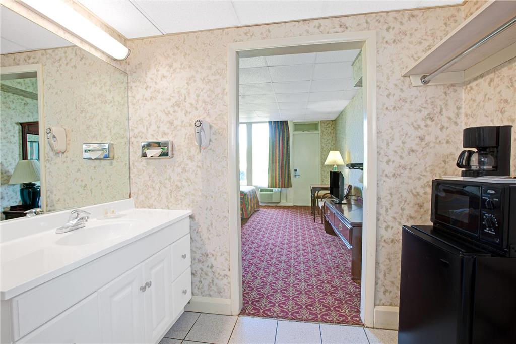 Days Inn by Wyndham Parsippany - photo 9