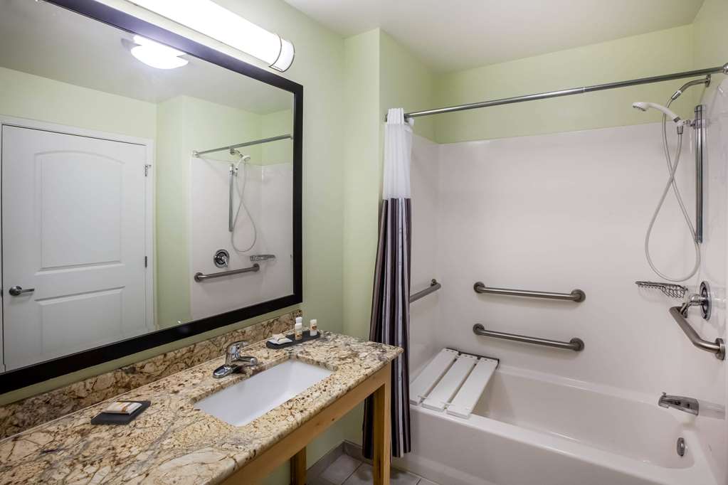 La Quinta Inn & Suites by Wyndham Odessa North - photo 11