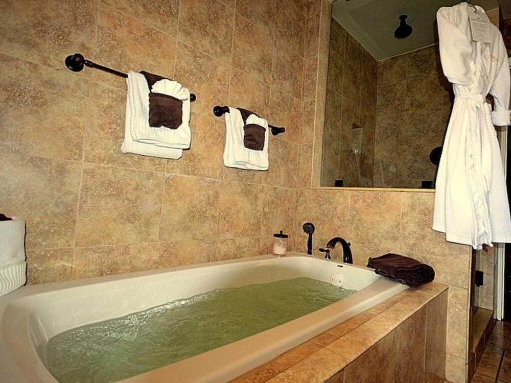 The Kenwood Inn - photo 44