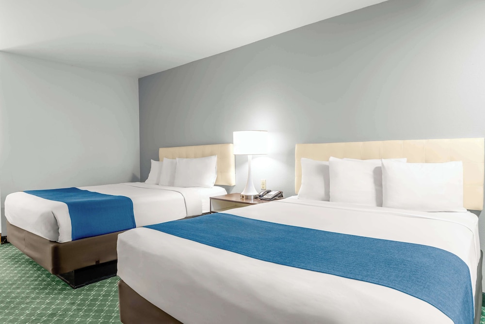 Days Inn & Suites by Wyndham Flagstaff Near University - photo 9