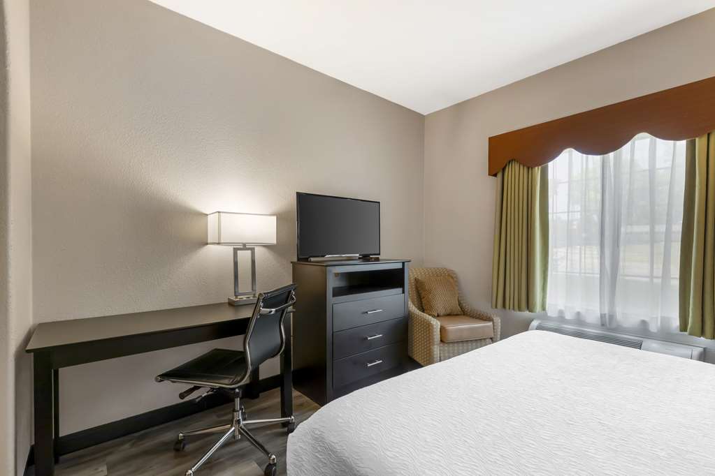 Best Western Plus Des Moines West Inn & Suites - photo 24