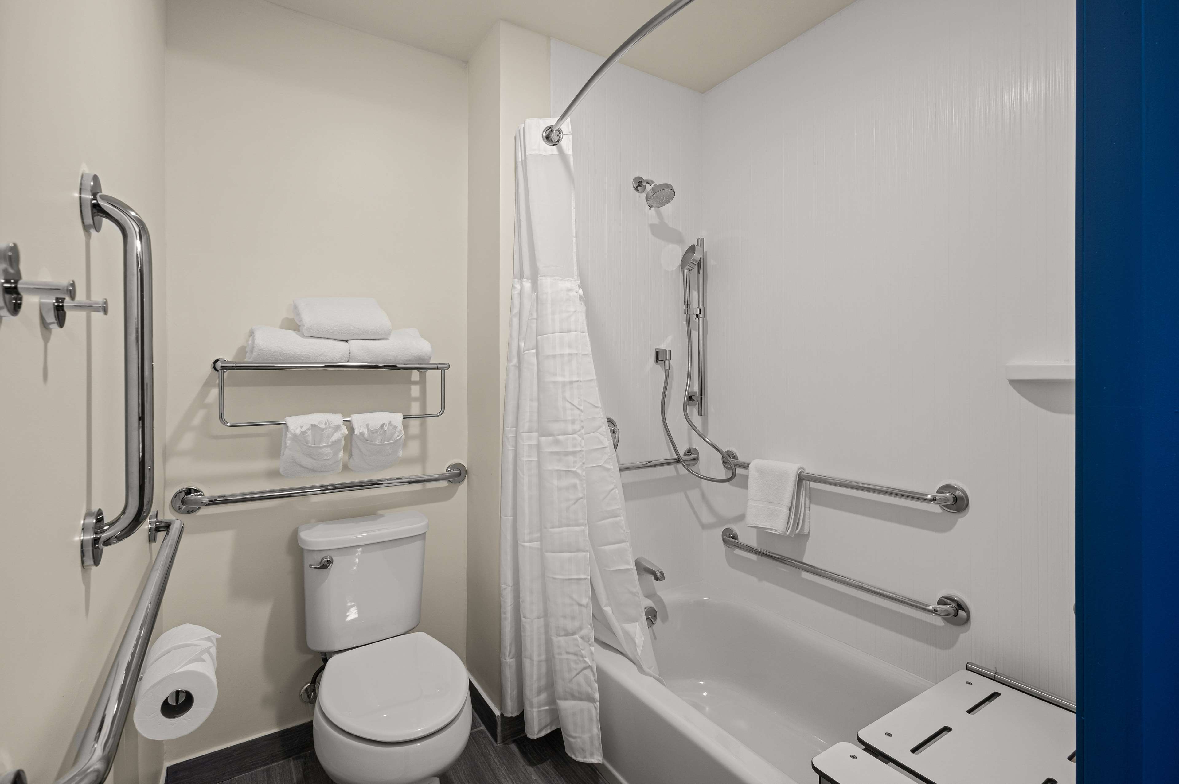 Spark By Hilton Fort Wayne - photo 14