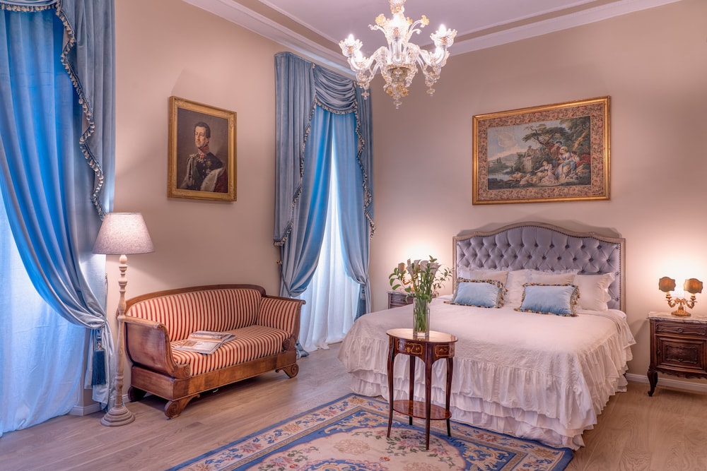 Palazzo Cavagna Sangiuliani — 4-Star Luxury Hotel in Bereguardo, Italy