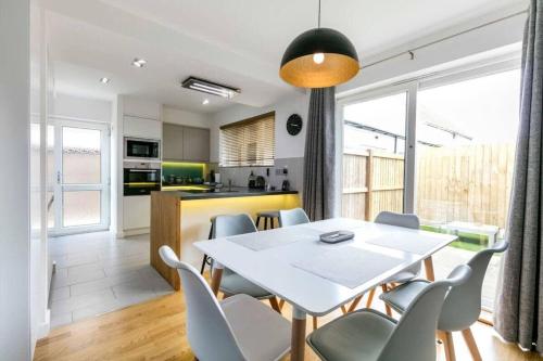 Spacious Modern Garden Family Home — 4-Star Luxury Hotel in Cambridge, United Kingdom