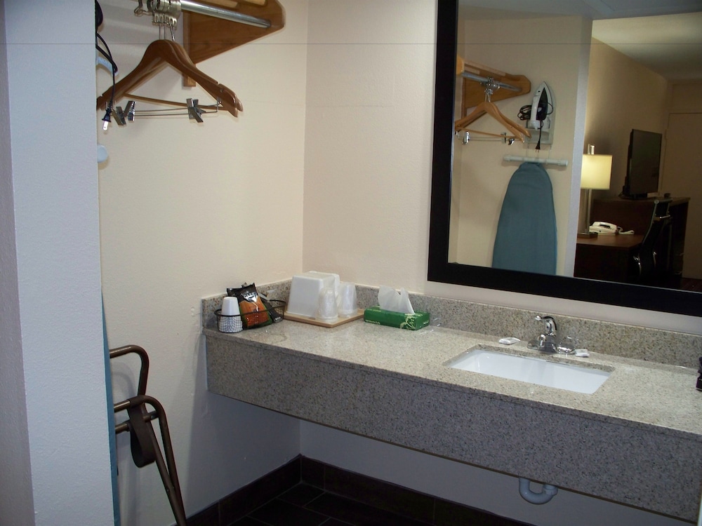Bluegrass Inn - photo 23
