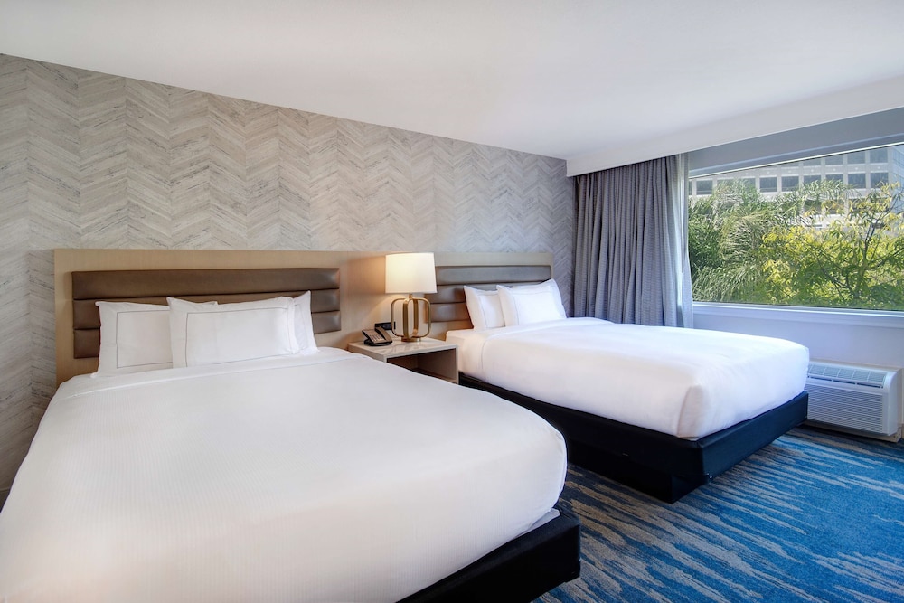 DoubleTree by Hilton LAX El Segundo - photo 18