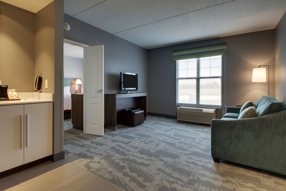 Hampton Inn & Suites Chicago Aurora - photo 16