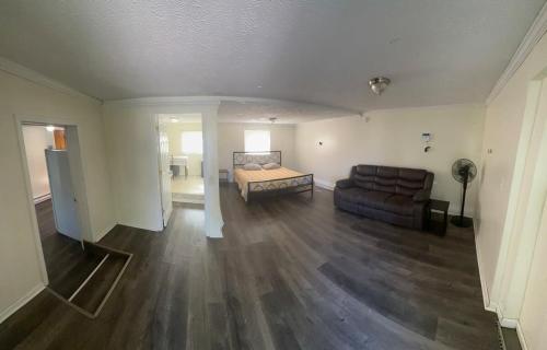 Charming 3 Bed 1 5 Bath Home Entire Space Just for You — 4-Star Luxury Hotel in Goodlettsville, United States