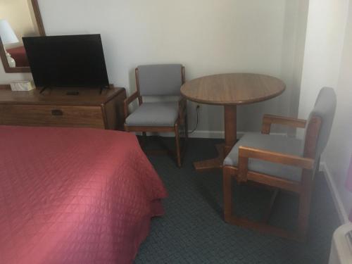 Villager Motel & Glen Manor Estate - photo 13